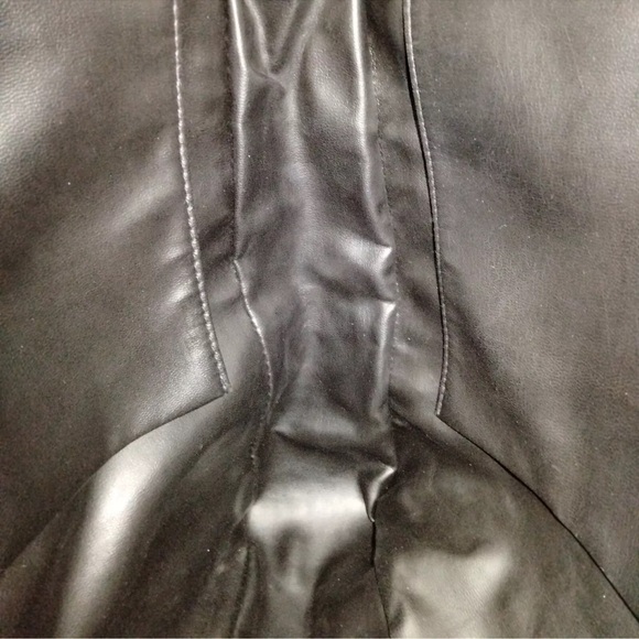 CHANEL CC LOGO STUDDED TOTE BAG - Picture 13 of 16